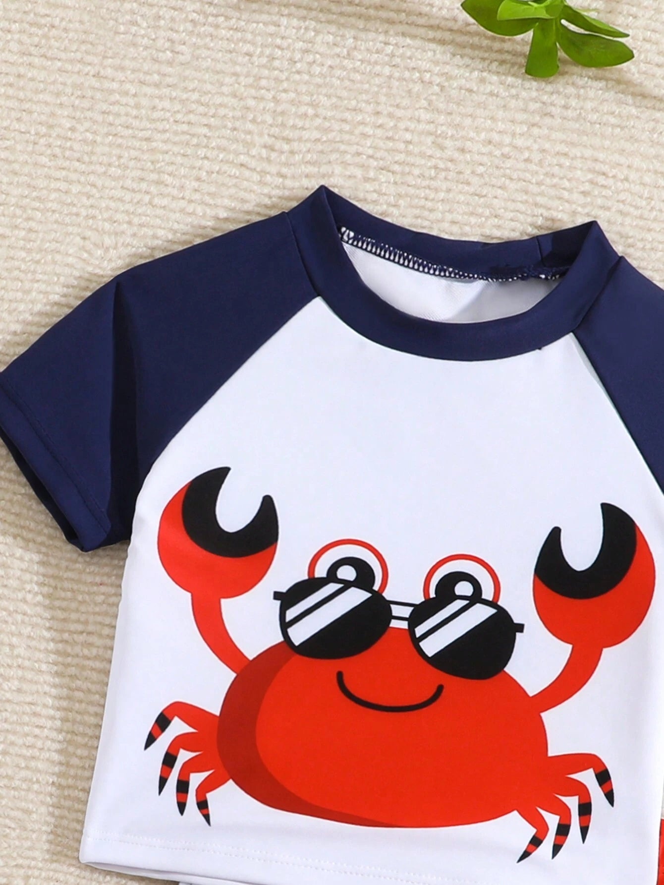 Prenda multicolor camiseta traje de baño para bebe detalle estampado de cangrejo