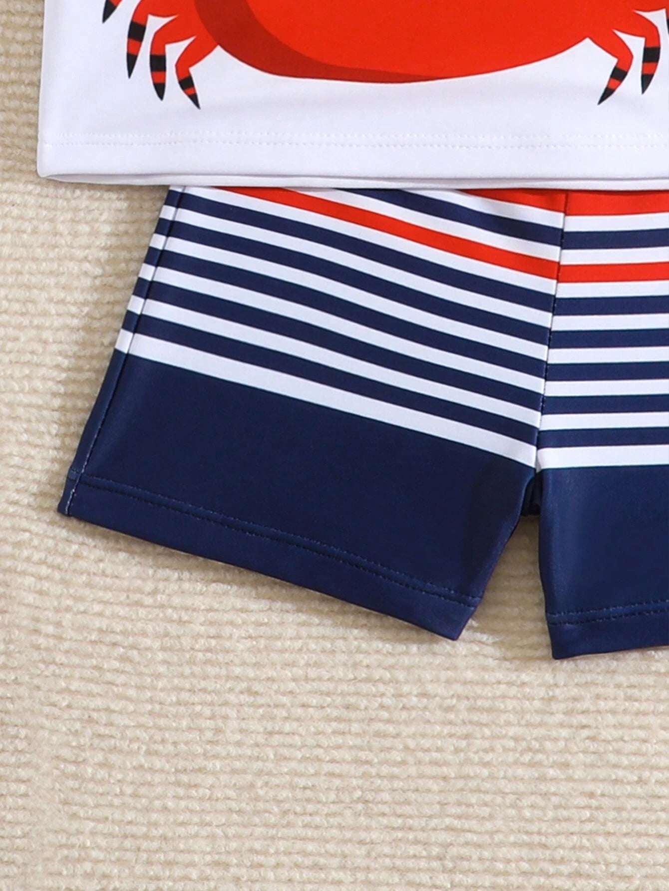 Prenda azul shorts traje de baño para bebe detalle rayas marinas