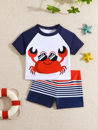 Prenda multicolor traje de baño para bebe conjunto camiseta cangrejo y shorts rayados vista frontal