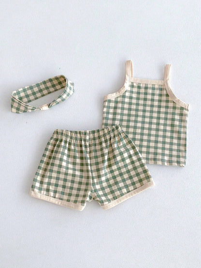 Prenda verde conjunto para bebe con top de tirantes vista trasera
