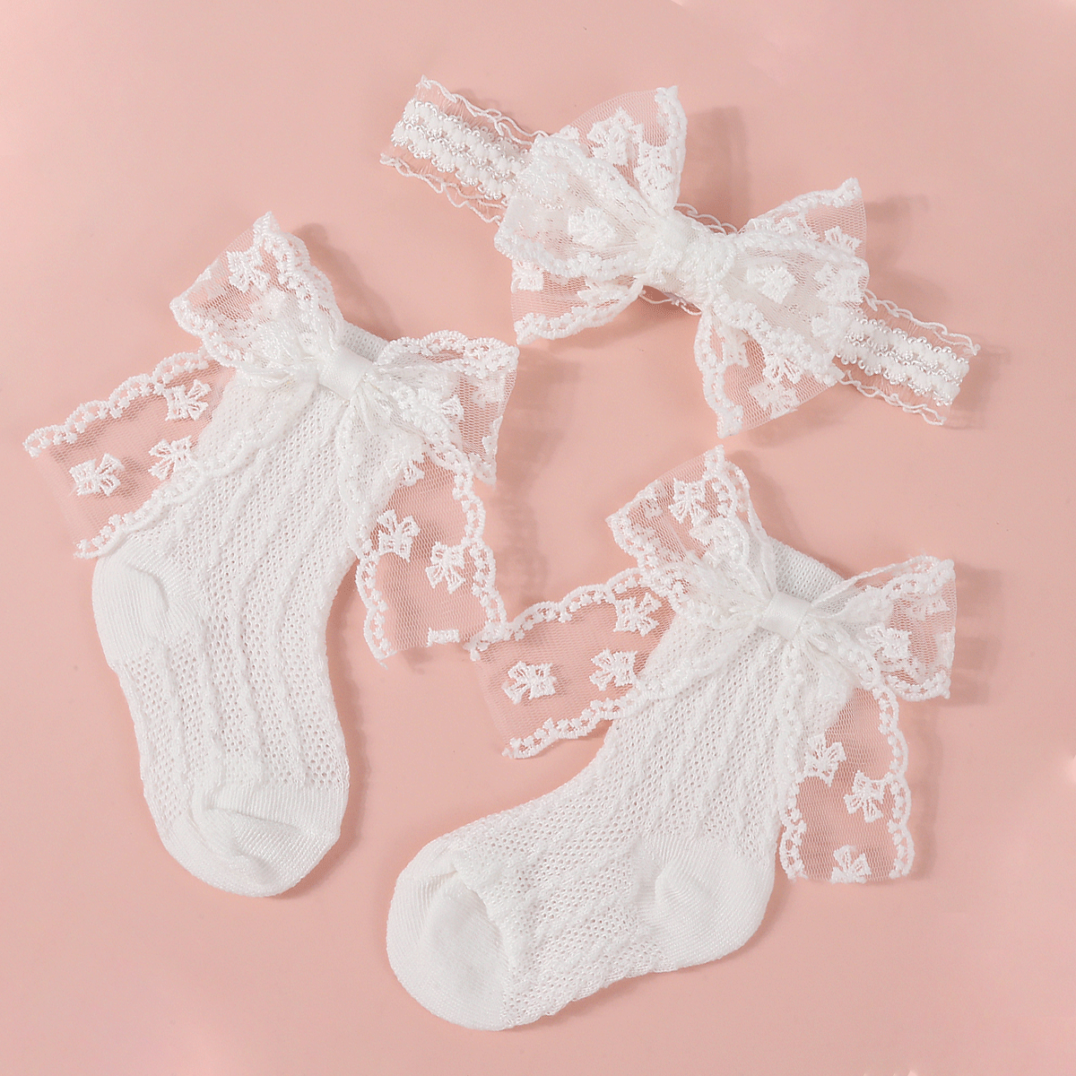 Prenda blanca calcetines para bebe con lazo de encaje vista lateral
