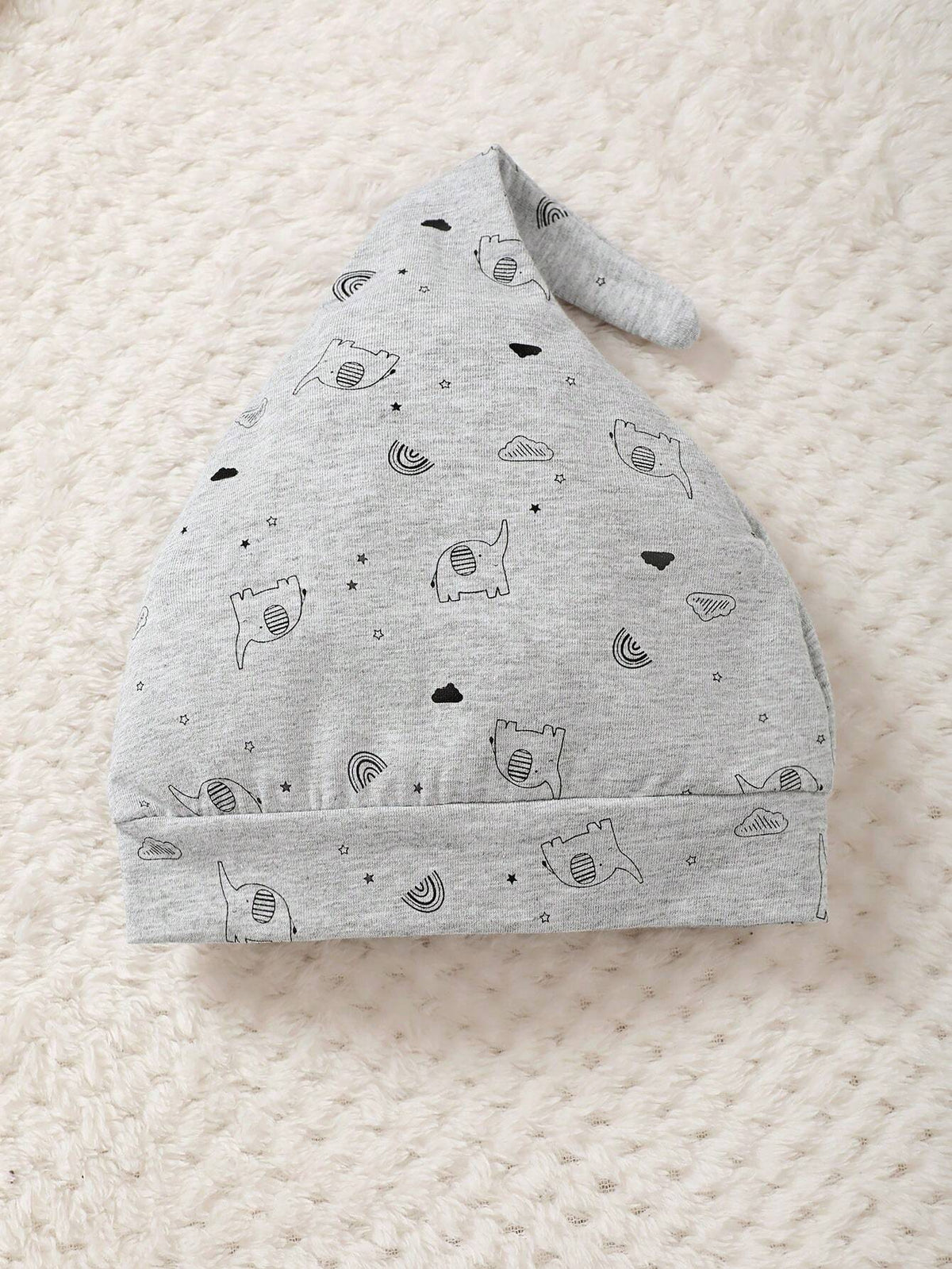 Prenda gris gorro para bebe con estampado de elefantes y arcoíris