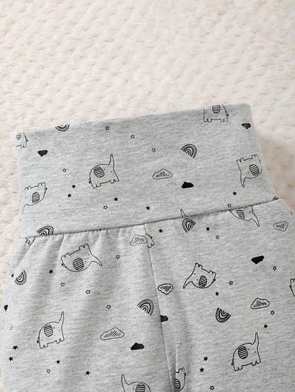 Prenda gris pantalón para bebe con estampado de elefantes y nubes