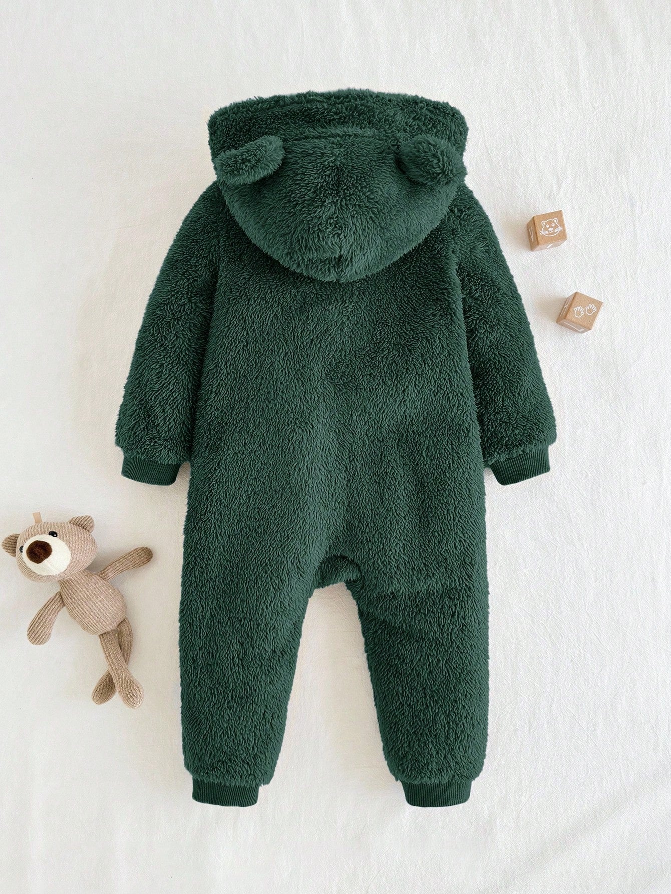 Mameluco térmico verde oscuro con capucha de oso
