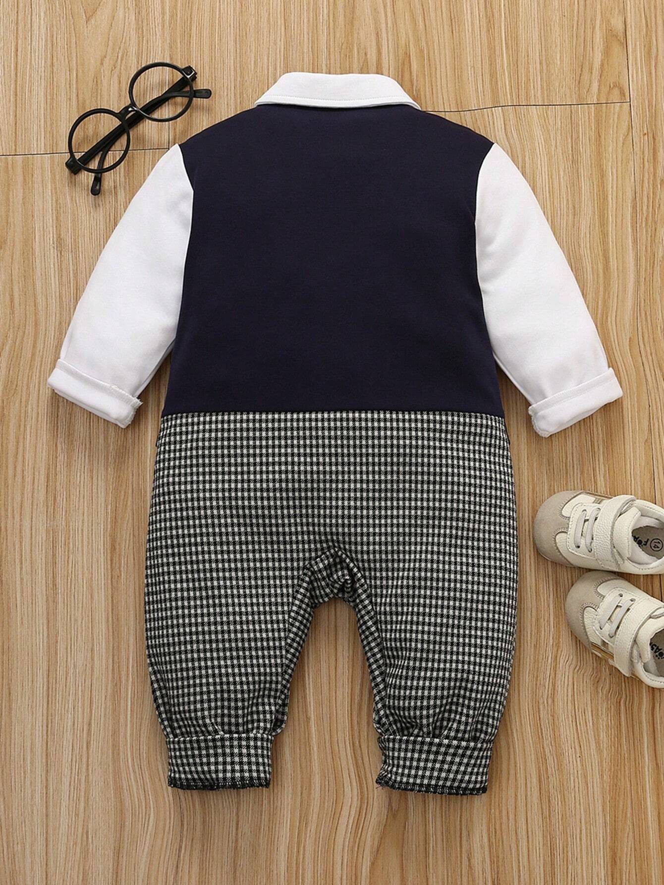 Prenda azul pelele para bebe vista trasera con manga larga y estampado pata de gallo
