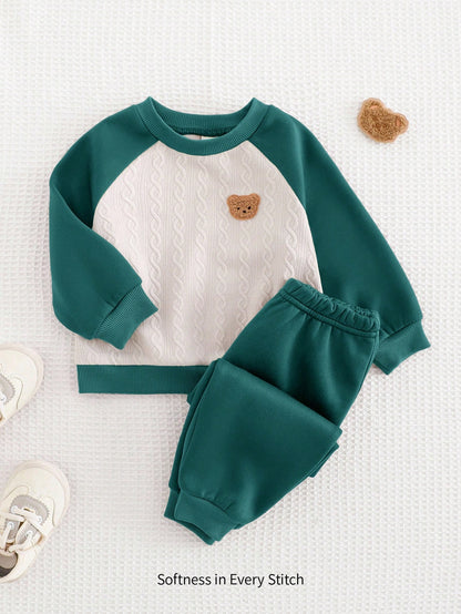 Conjunto verde oscuro con suéter tejido y pantalón con puños