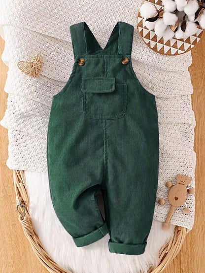 Prenda verde oscuro overol para bebe vista frontal con bolsillo y botones