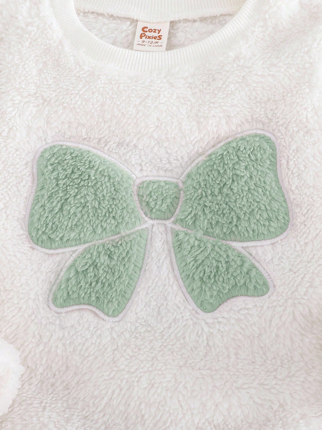 Conjunto pijama verde con moño de peluche
