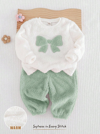Conjunto pijama verde con moño de peluche