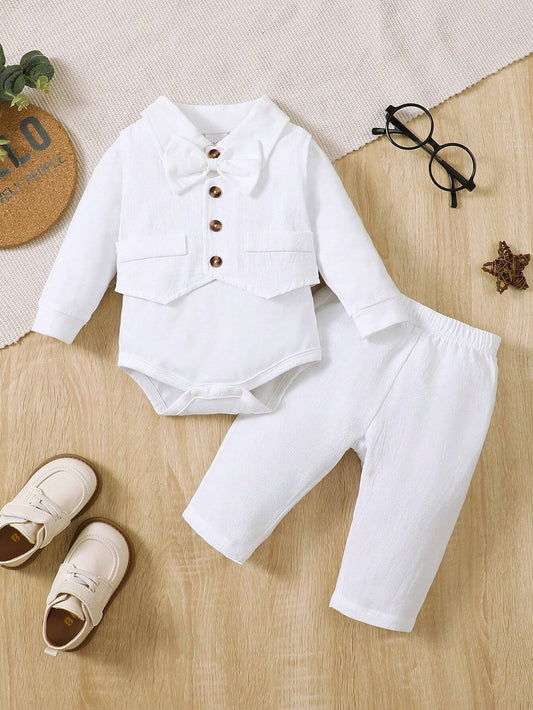 Conjunto blanco elegante para bebé de 4 piezas con moño vista frontal