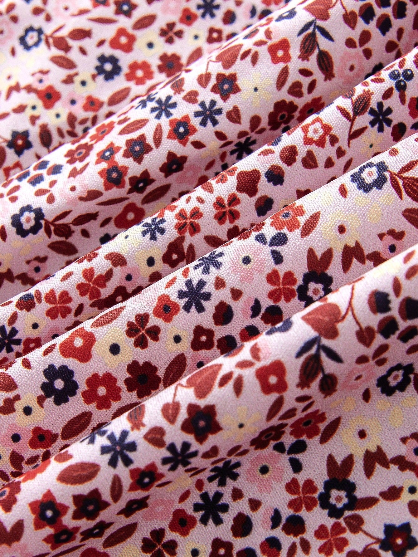 Prenda rosa viejo vestido para bebe vista frontal con falda floral y lazo