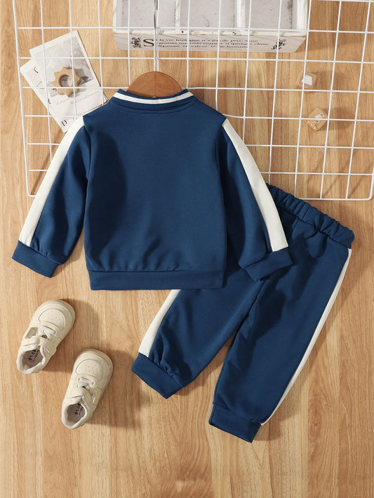 Prenda azul marino conjunto para bebe estilo deportivo vista posterior