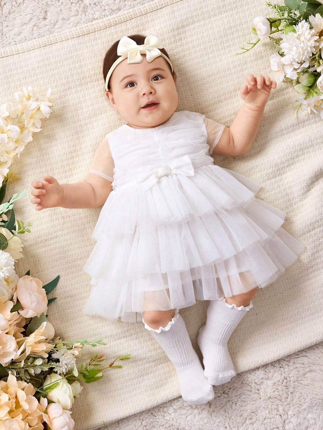 Vestido blanco elegante de malla con lazo