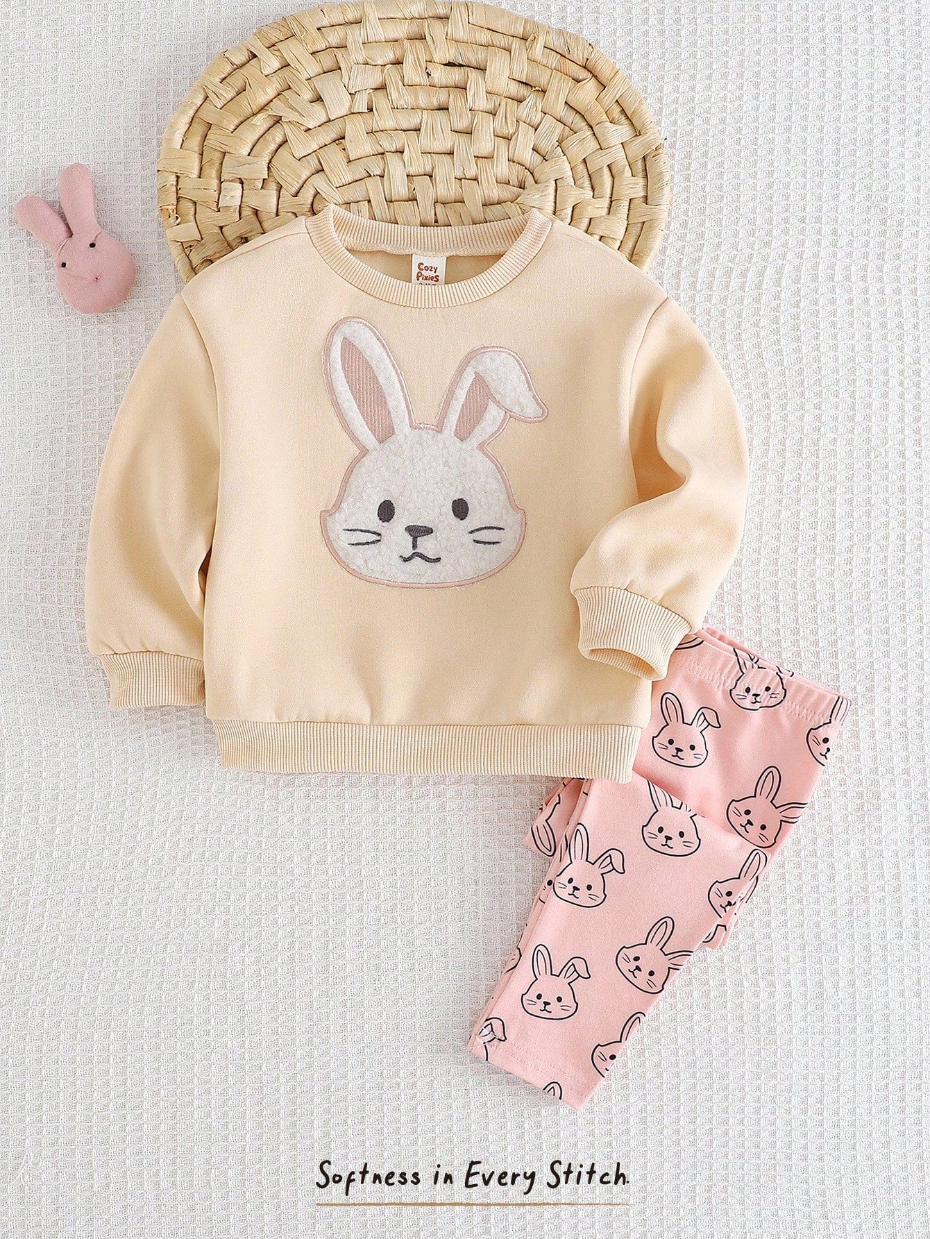 Conjunto bebé crema rosa estampado conejo cómodo