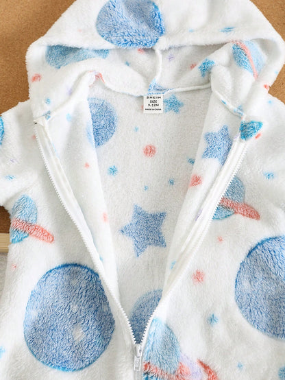 Mameluco blanco para bebe con detalle de capucha y cremallera frontal