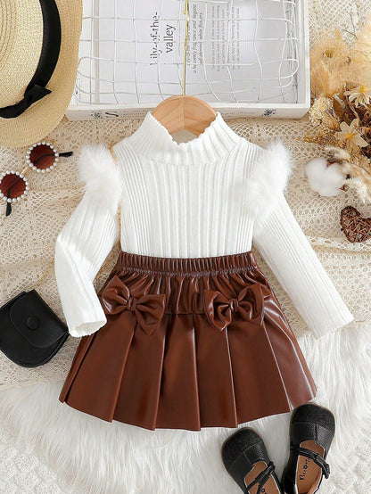 Prenda blanca conjunto para bebe con falda café plisada vista frontal