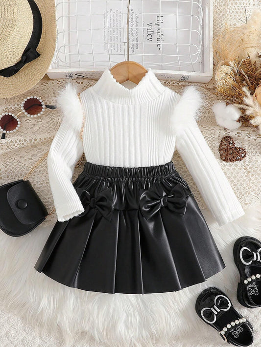 Prenda blanca conjunto para bebe con falda negro plisada vista frontal