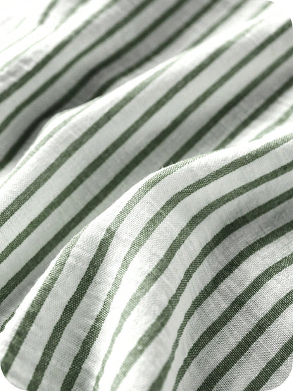 Prenda verde menta mameluco para bebe con tela de rayas detalle visual