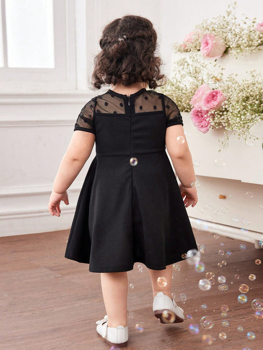 Prenda negro vestido para bebe vista trasera con cierre
