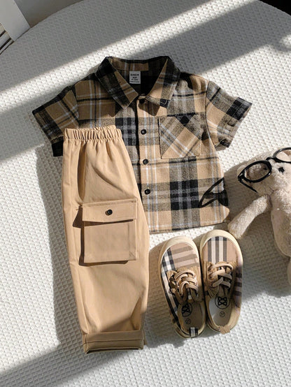 Prenda caqui conjunto para bebe detalle de pantalón con bolsillo