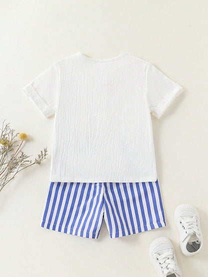 Conjunto blanco con rayas azul