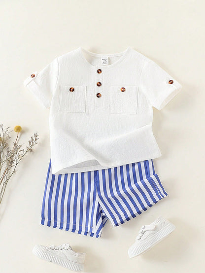 Conjunto blanco con rayas azul