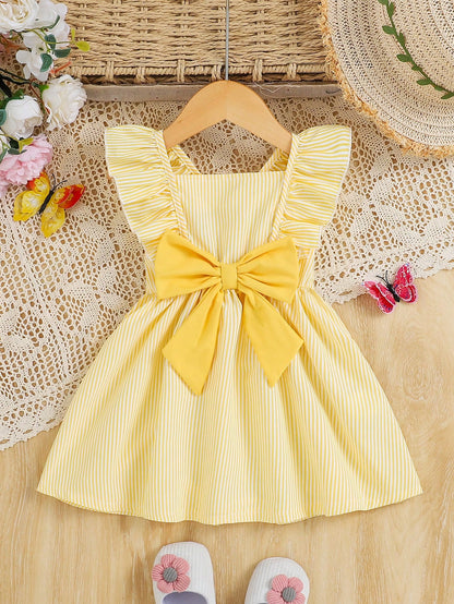 Prenda amarilla vestido para bebe a rayas con lazo grande vista frontal