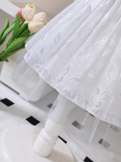 Vestido blanco elegante de malla con bordados
