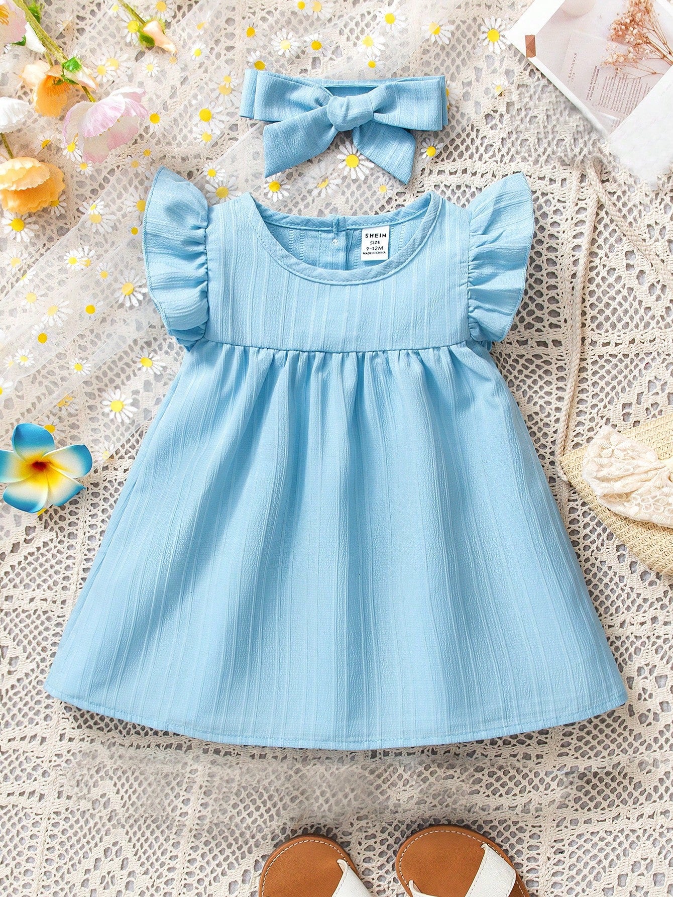 Vestido azul liso con diadema de moña