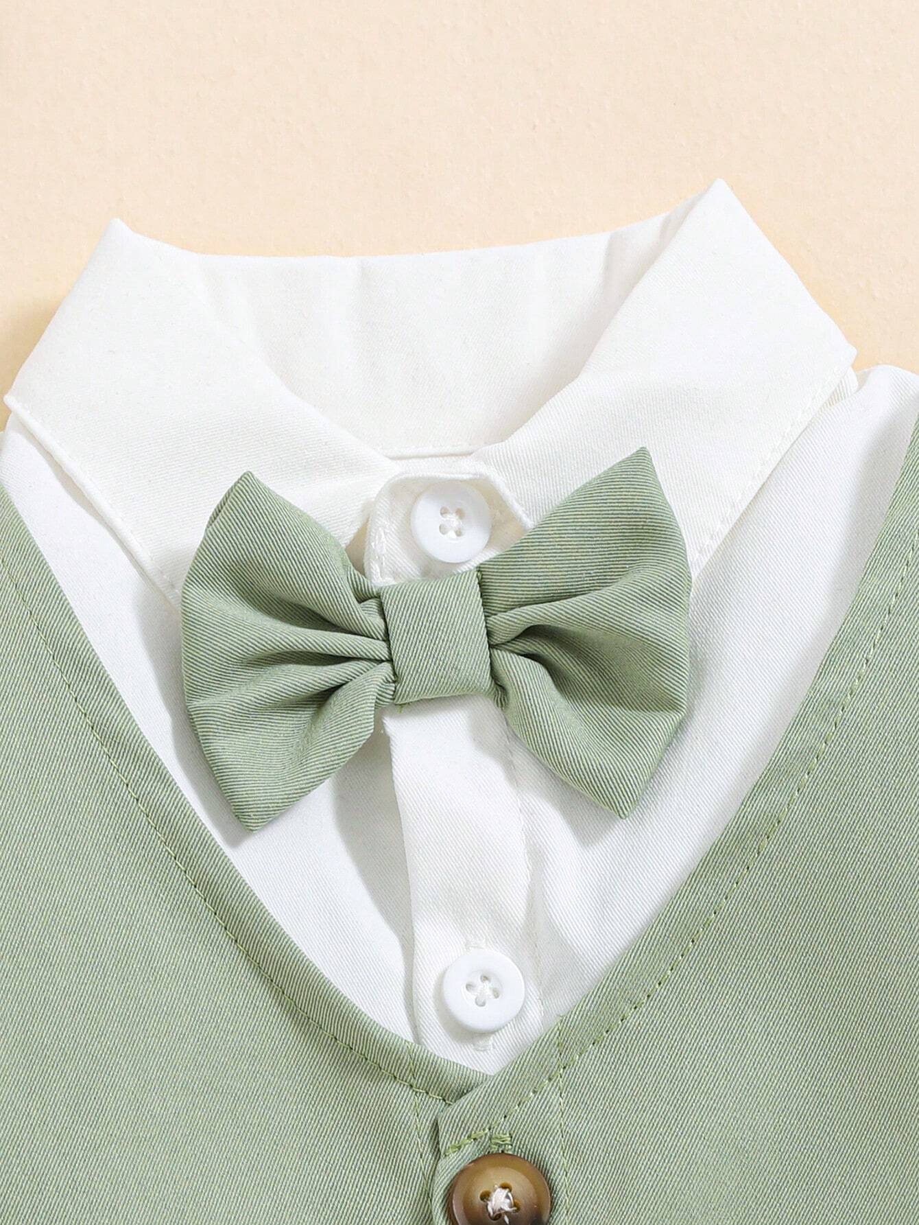 Prenda verde conjunto para bebe con detalle de lazo
