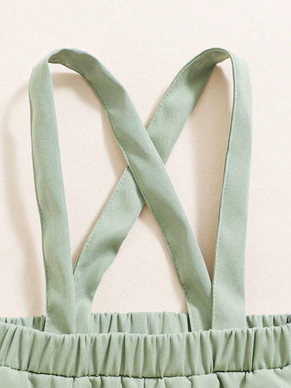 Prenda verde conjunto para bebe con detalle de pantalón