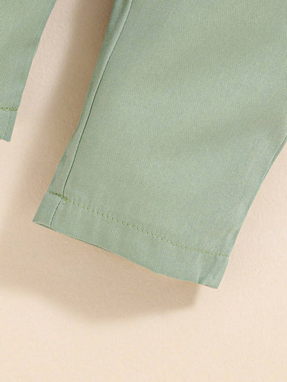 Prenda verde conjunto para bebe con detalle de pantalón