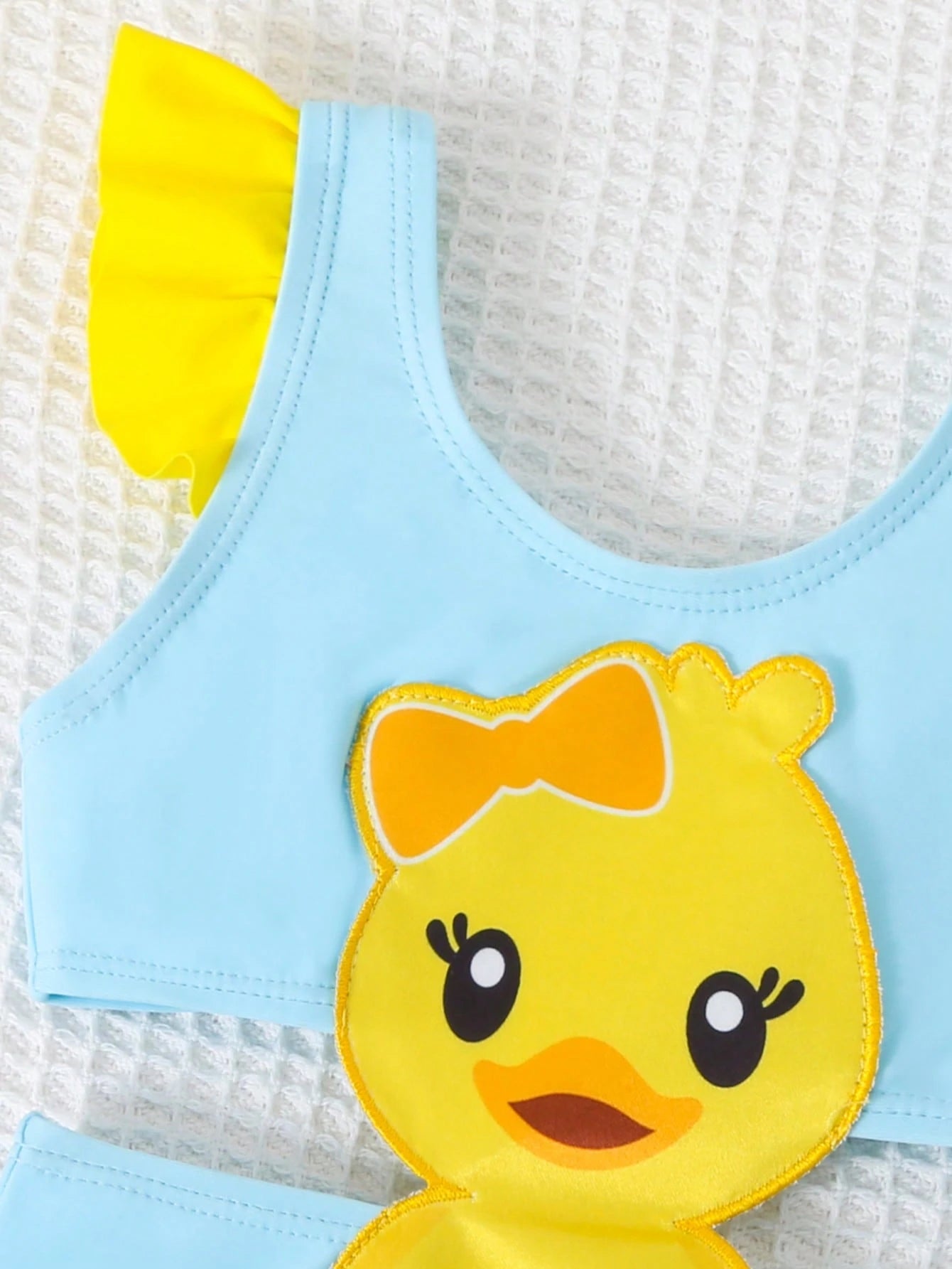 Prenda azul traje de baño para bebe detalle pato en relieve