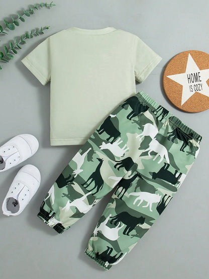 Conjunto verde aventurero con estampado safari