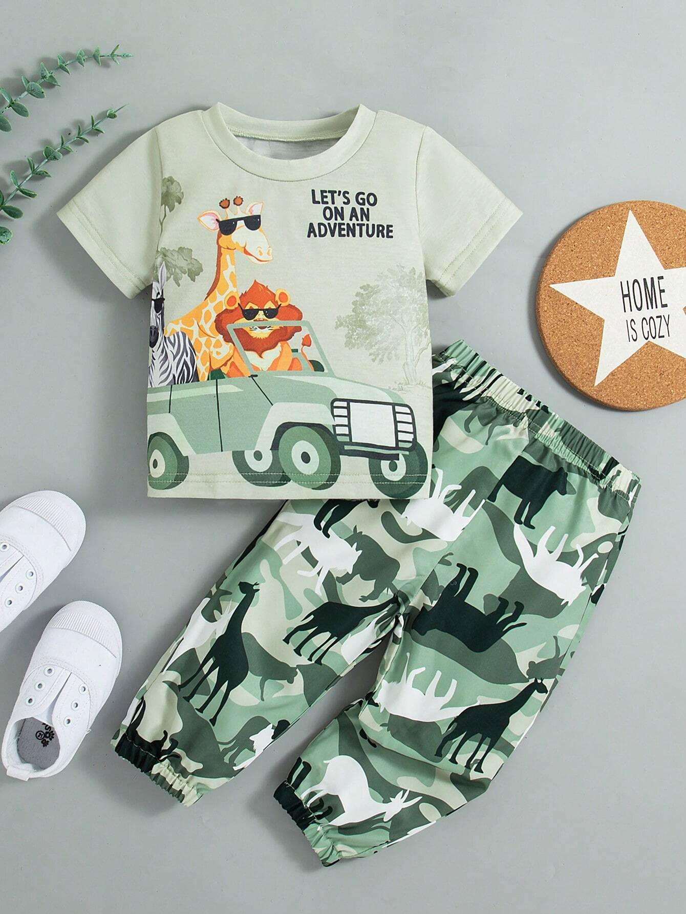 Conjunto verde aventurero con estampado safari