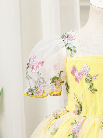 Prenda amarilla vestido para bebe con detalle de manga abullonada bordada