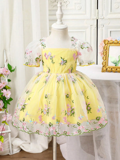 Prenda amarilla vestido para bebe con tul floral bordado vista frontal