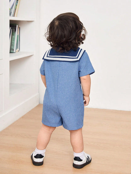 Mono azul marino con cuello peter pan elegante verano