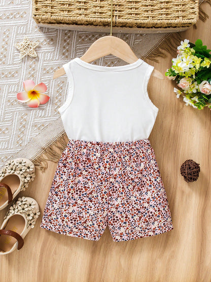 Prenda blanca conjunto para bebe con corazón floral y short vista trasera

