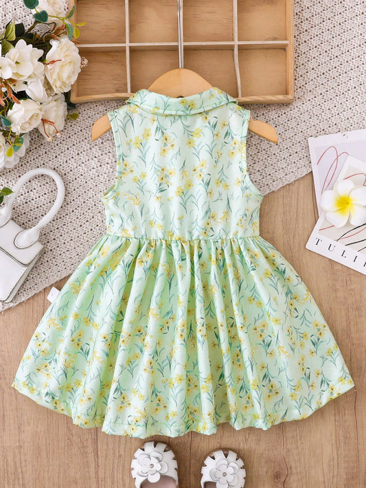 Prenda verde vestido floral para bebe vista trasera con corte acampanado
