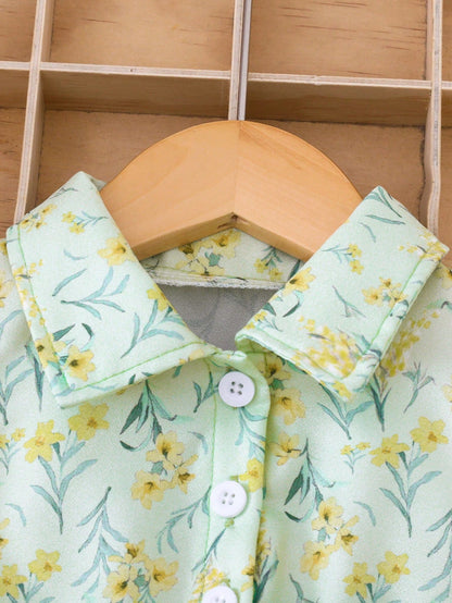 Prenda verde vestido floral para bebe detalle de cuello camisero
