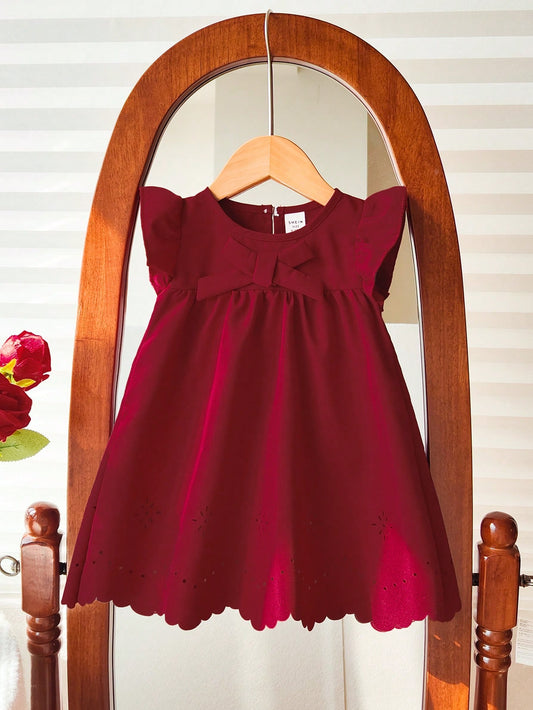 Prenda burdeos vestido para bebe con lazo y volantes vista frontal