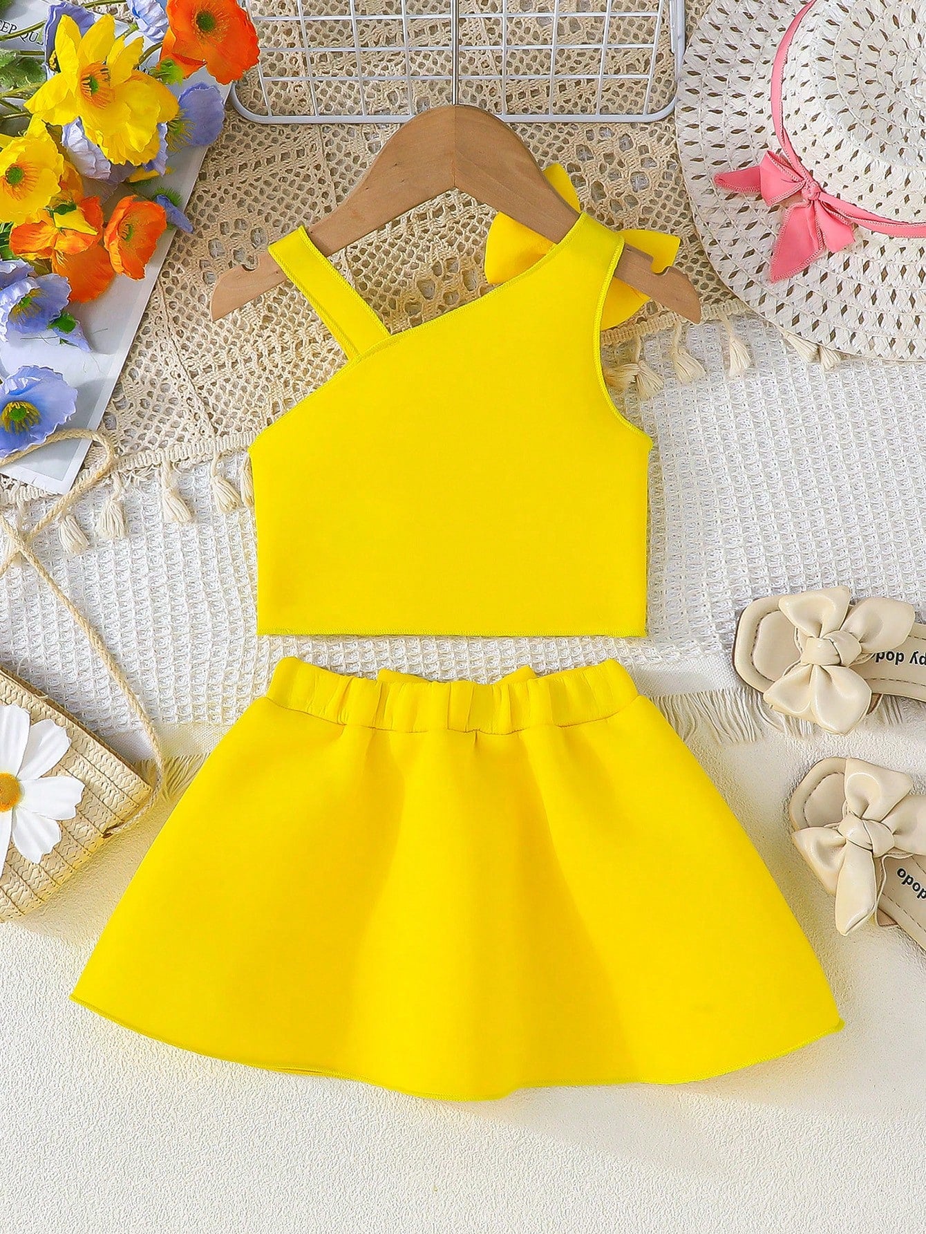 Set amarillo bebé niña con top de tirantes y falda con moño