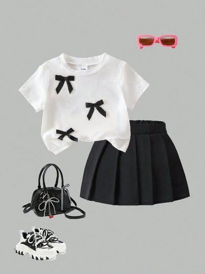 Set blusa blanca con moños y falda negra plisada