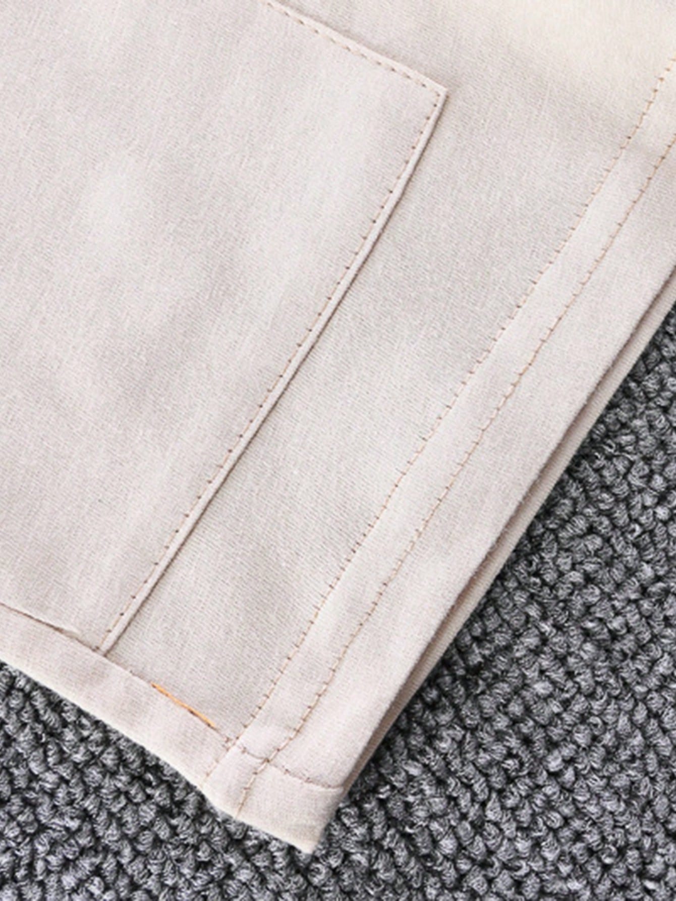 Prenda beige shorts para bebe con bolsillo detalle