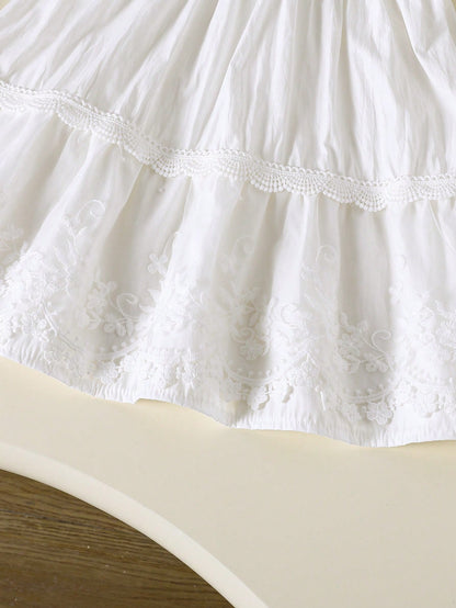 Vestido blanco con encaje francés y mangas farol dulces