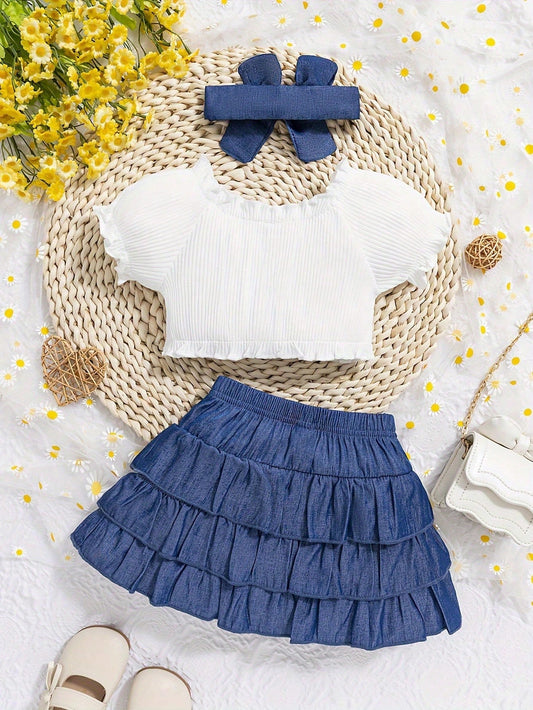 Conjunto azul y blanco con falda en capas