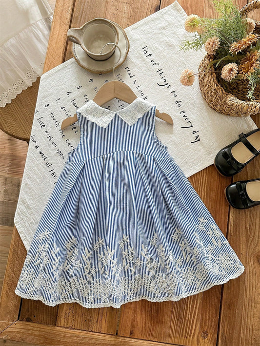 Prenda azul vestido para bebe a rayas con encaje y bordado vista trasera
