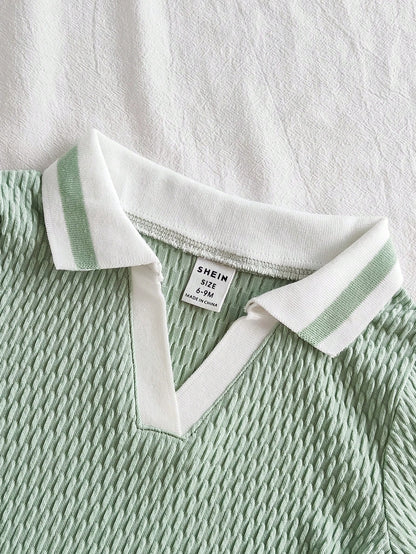 Prenda verde conjunto para bebe con detalle de cuello polo en contraste