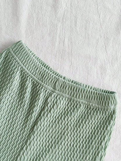 Prenda verde conjunto para bebe con detalle de short texturizado y cintura elástica